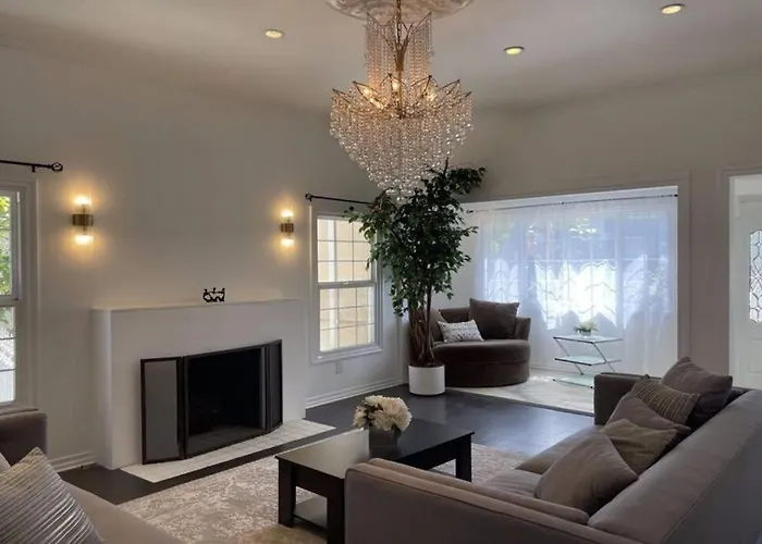 5 Bedroom House In Beverly Hills
