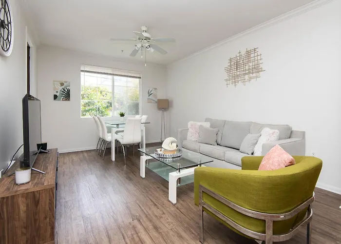 Two Bedroom Sleeps 6 With Free Parking Near Boating