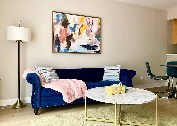 Castle 1 Bd Pool, Parking, Mdr
