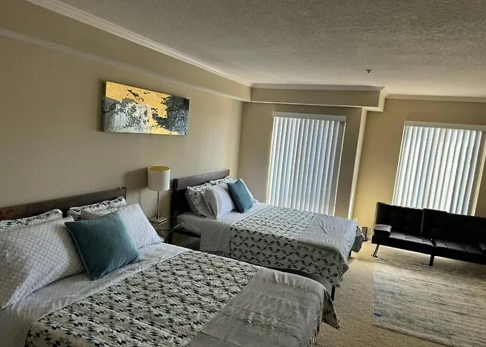 Perfect Hollywood Blvd Stay
