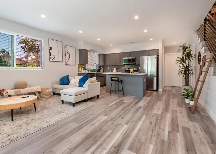 Elegant Apt In La With 4Br And 4 Ba Sleeps