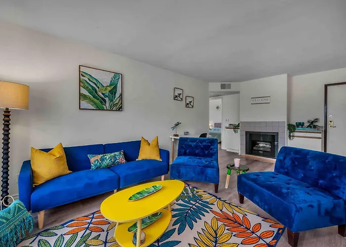 Spacious 2 Bedroom Retreat Near Beverly Hills With Free Parking