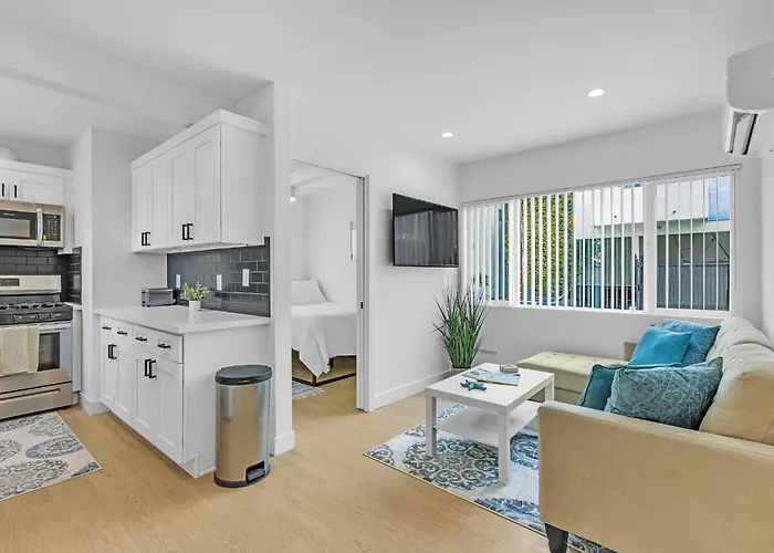 Newly Renovated 3Bed, 2Bath Apartment In Santa Monica