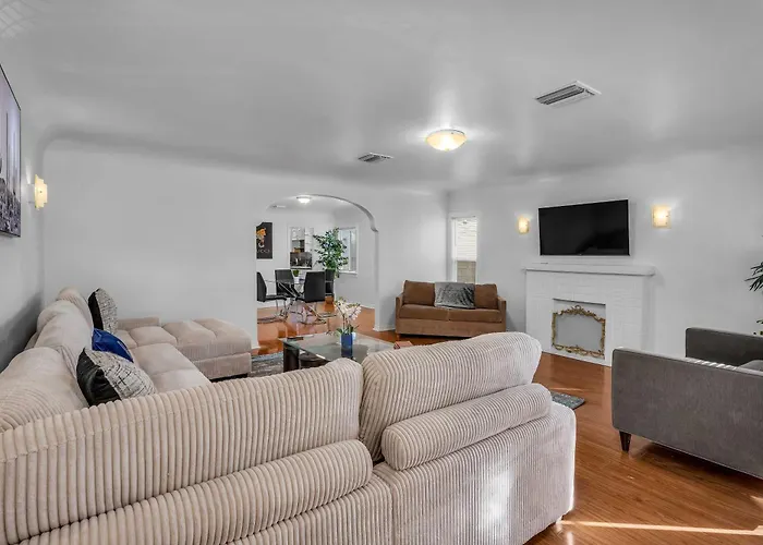 Spacious 2 Levels 2-Bedroom 2-Bath In The Best Neighborhood