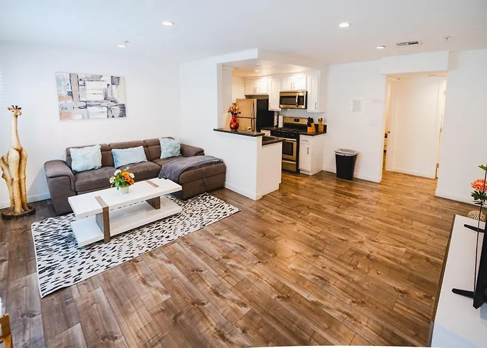 Stylish One Bedroom In Hollywood Koreatown Area With Parking