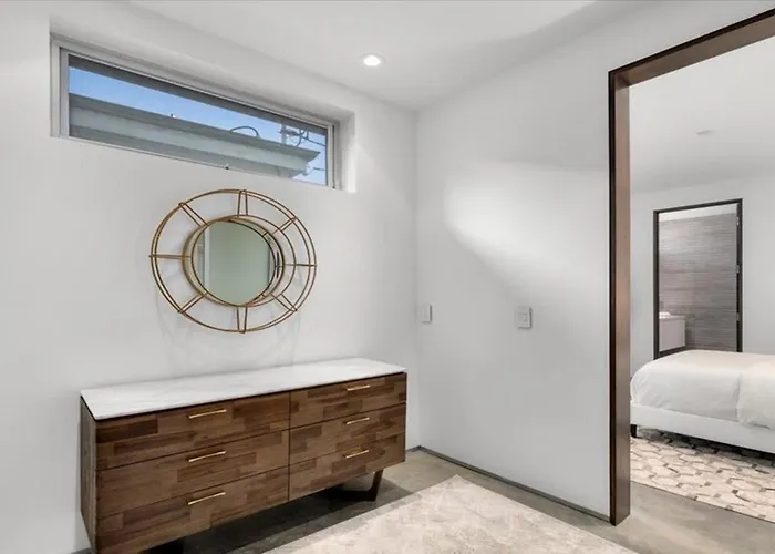 Exquisite Venice Three Bedrooms Home Marvel