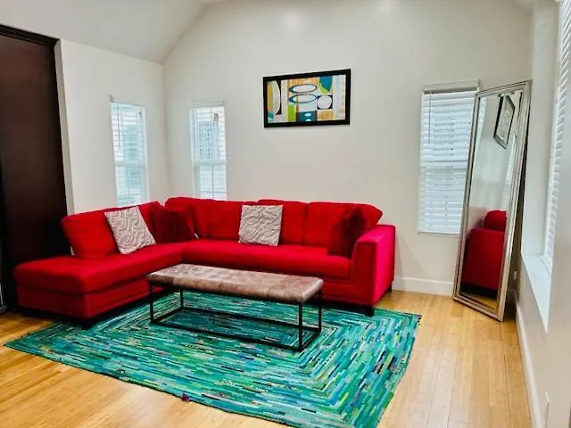Gated Contemporary 3 Bedroom - 2 Bathroom Home In South La Plus Parking