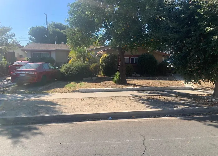 Art Studio At 8509 Fullbright Avenue, Winnetka, Ca, Usa 91306