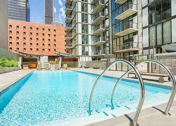 2 Bed 2 Bath Contemporary High Rise Dtla Living