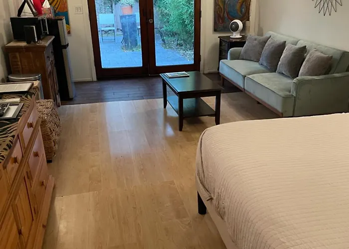 Guest House Near Universal Studios