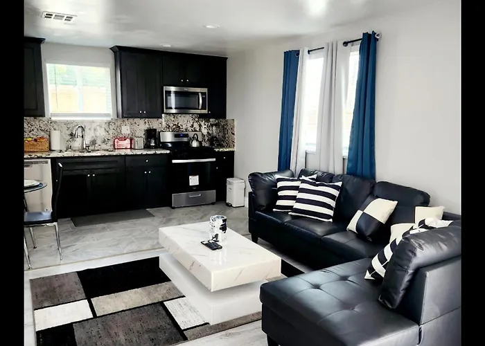 Charming Home In La Prime Location