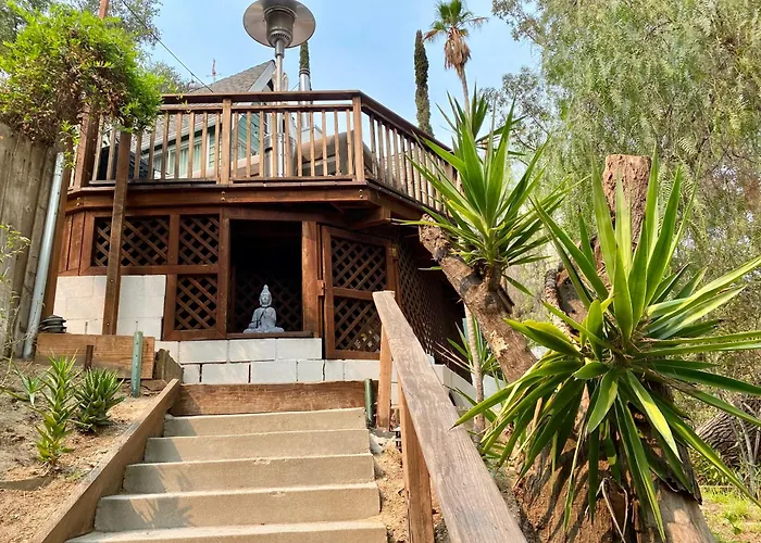 Zen Treehouse Retreat-Great Views & Peaceful Decks