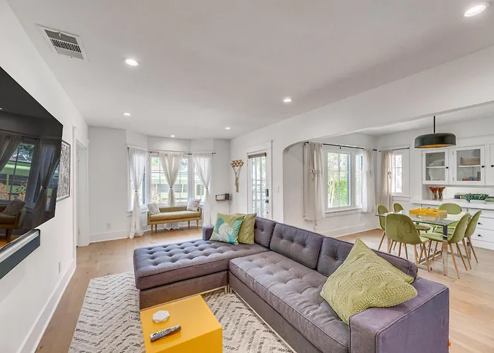 Los Angeles Family Home With Deck About 7 Mi To Downtown