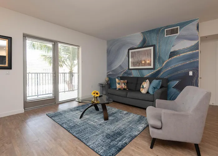 Two Bedroom Suite In Hollywood!