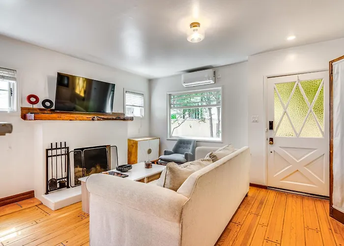 Quiet Cottage Less Than 1 Mi To Venice Beach And Boardwalk!