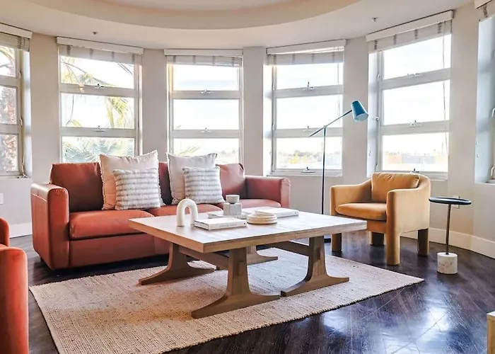 Spacious 3Bdr & 2Bth In Sm - 5-7 Mins To The Beach