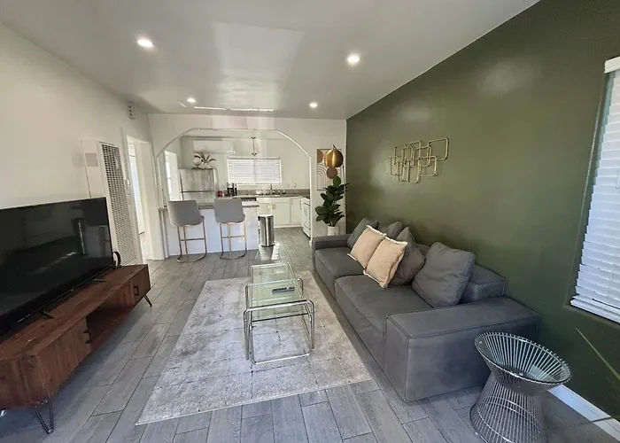 Luxury Mid City Home With Firepit