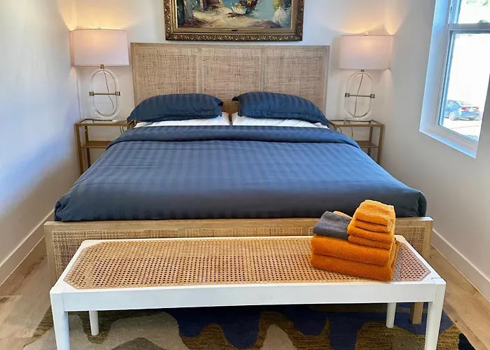 Modern, Remodeled Echo Park House-Walk To Sunset Blvd, Dodgers Stadium, Shops, Bars, Restaurants, Lake, Concerts