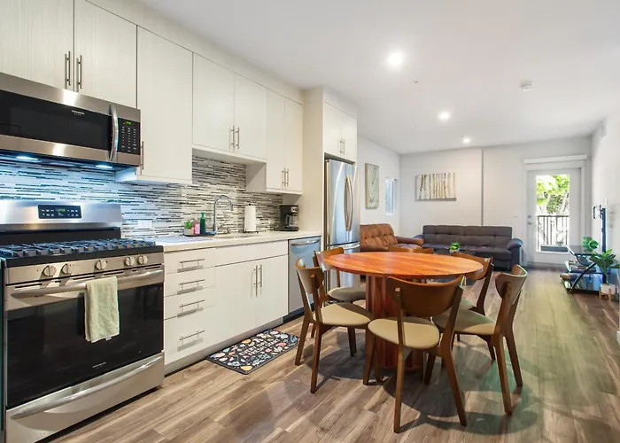 Luxury 2 Bedroom At The Heart Of Melrose Boulevard