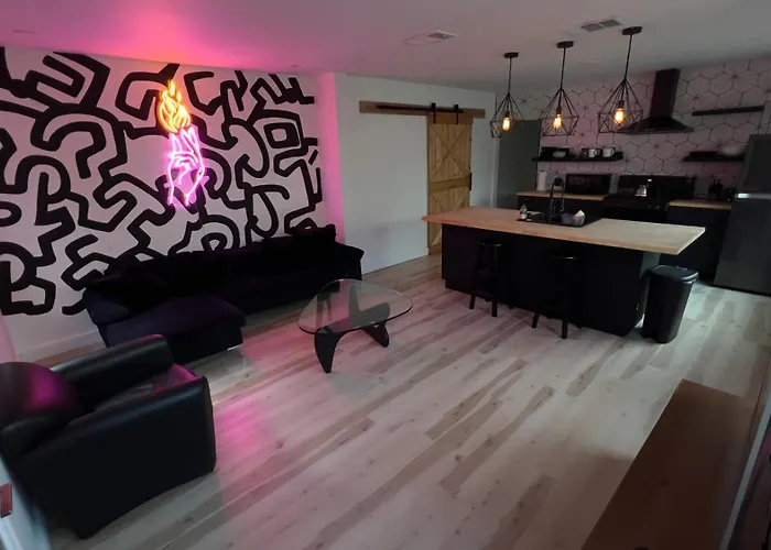 2Br Lit And Spacious In The Heart Of Hollywood