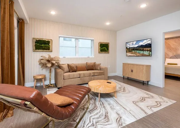 K-Town Modern 1 Bedroom Apartment With Parking