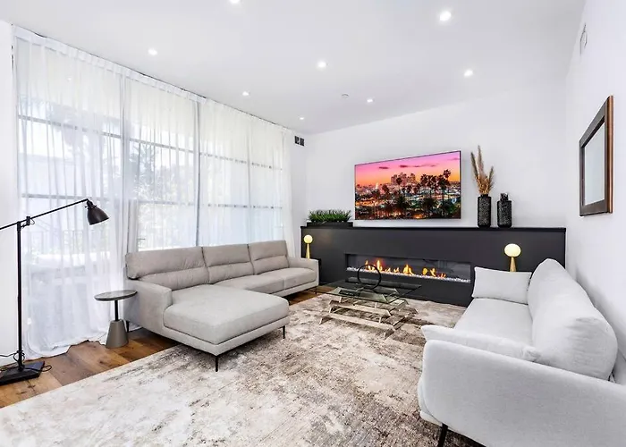 Spacious 4Br Townhouse With Free Parking And Rooftop