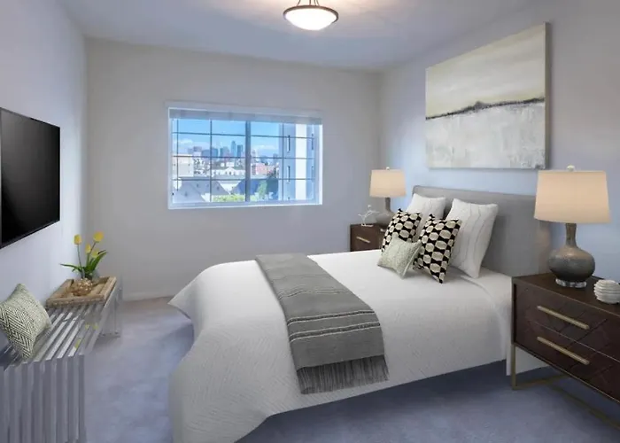 Holiday In La - 1Br With Free Parking, Laundry, Pool