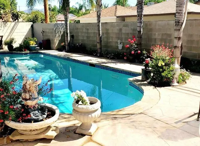 Stylish Ranch With Gorgeous Swimming Pool & Piano