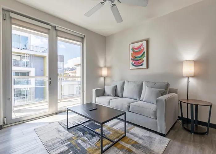Weho Topfloor Suite D