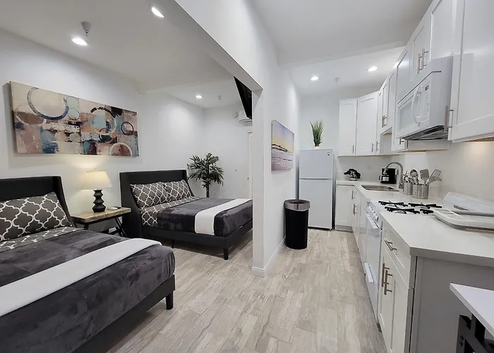 Modern Studio Apartment Right Next To Mrc Hotel 5 Minutes To Rodeo Drive