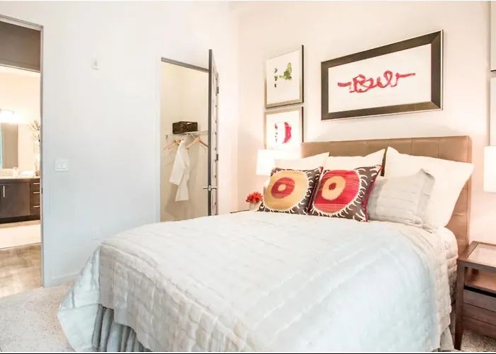 A-Class Lavish 2 Bed Apt In Woodland Hills Ca