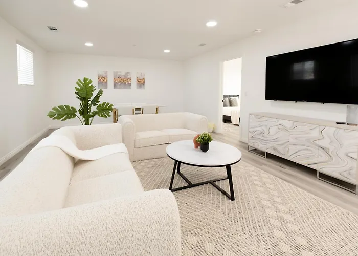 Charming La Retreat Near Usc & Downtown Highlights- 1 Bedroom With Shared Access