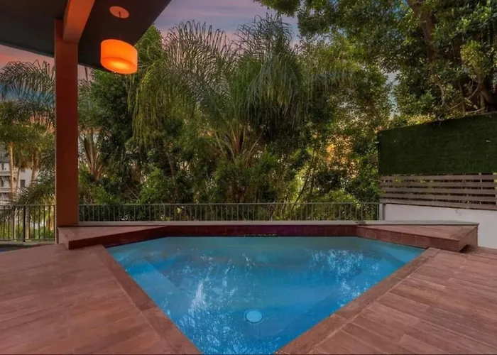 476 Modern Living With Pool - Sleeps 11