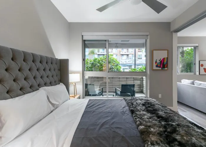 Sleek & Stylish Brand-New Luxury Condo In West Hollywood