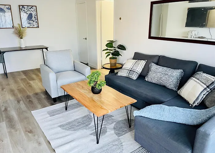 Modern Spacious & Bright 2Bedroom W Balcony In Prime West La