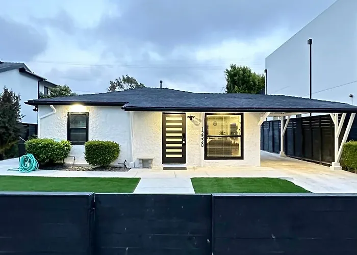 Modern 2Br Stylish & Cozy Unit