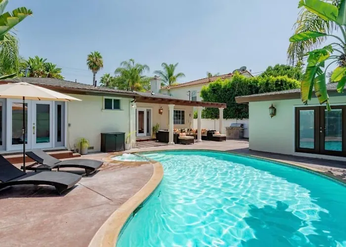 468A Massive 5 Bedroom With Beautiful Pool