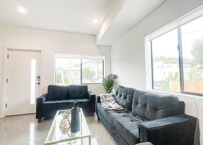 Stylish 4Br Townhouse In Mid City - Cr2-C2