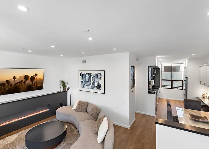 Luxurious 4 King Bedtownhouse With Free Parking And Rooftop