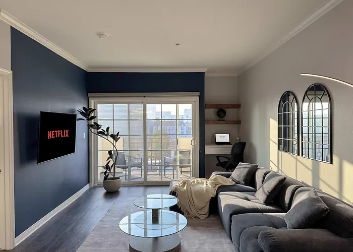 Bright & Spacious In Iconic La Neighborhood-Free Parking