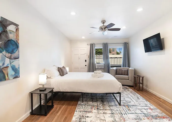 Charming 2Nd-Floor Studio Near Beverly Hills And Top La Attractions