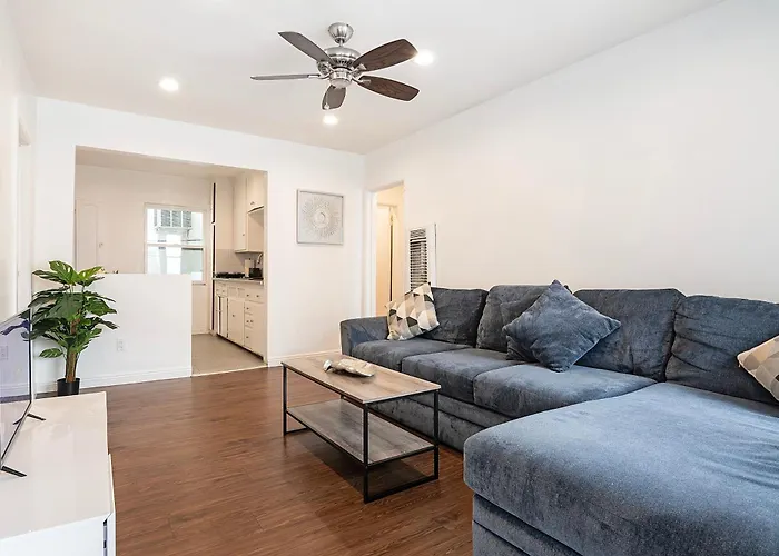 Ground-Floor 1-Bedroom By Beverly Hills Steps From Restaurants, Cafes And Shopping