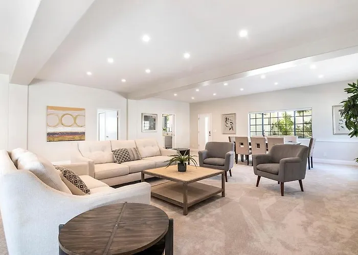 Beautiful 6Br Family 2-Story Villa With Large Backyard And Outdoor Kitchen