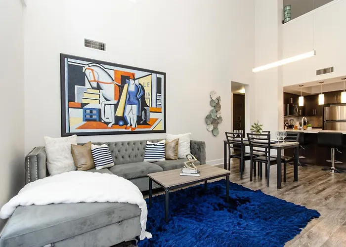 Luxury Penthouse In Prime Hollywood Location