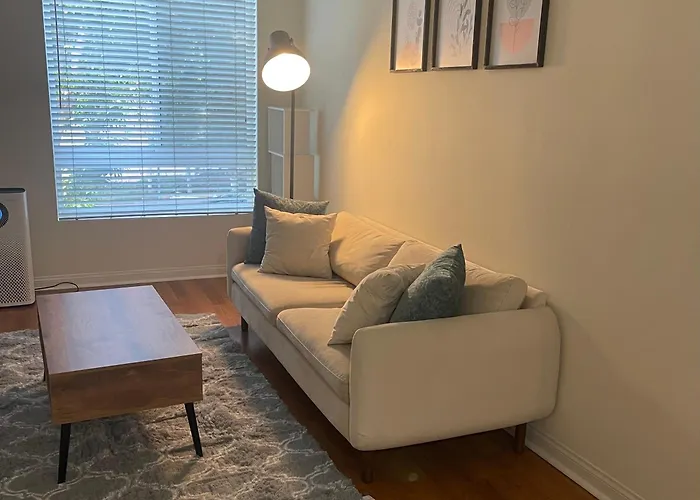 Lala Land-1Bed With Free Parking, Pool, Sauna