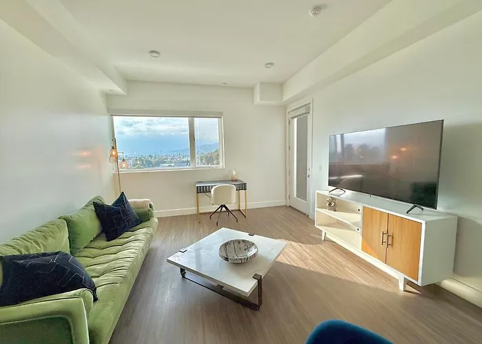 Top Floor Hollywood 1Br Condo With Views
