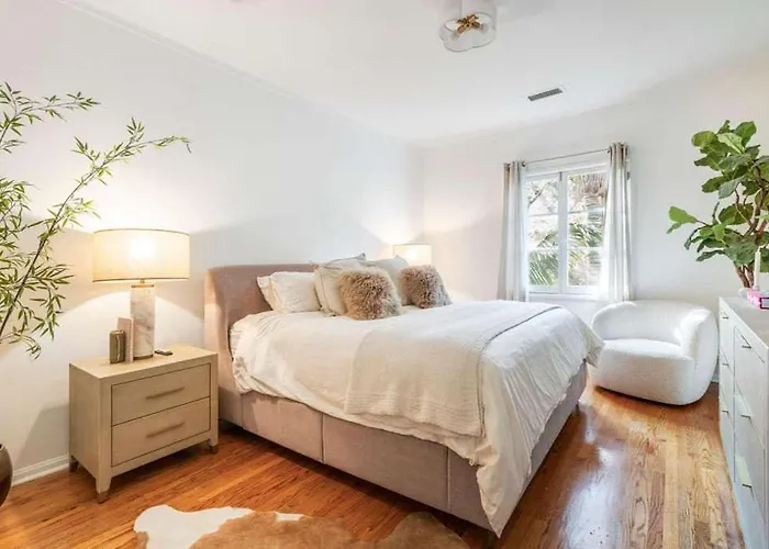 Luxurious Chic Chateau Iconic Sunset Strip Hideaway In Weho