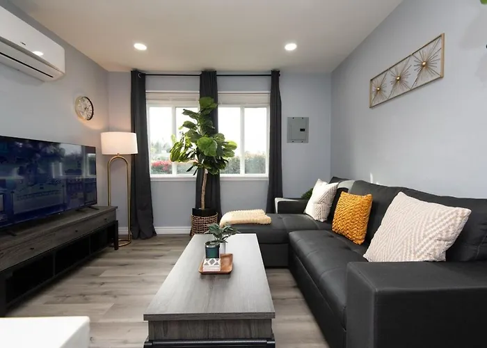 Charming 3Br With Complimentary Parking Onsite