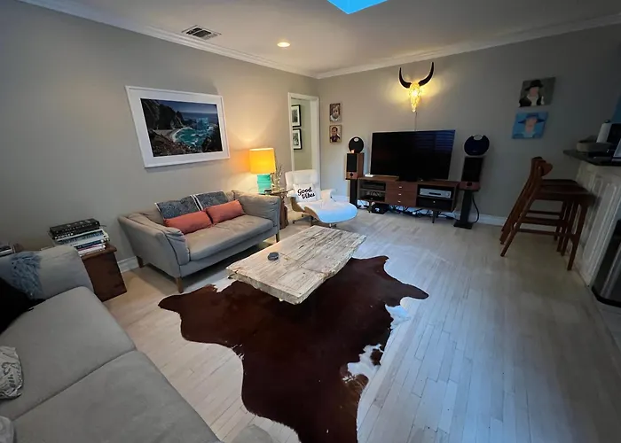 Chic Venice Beach Bungalow Steps From The Canals & Beach