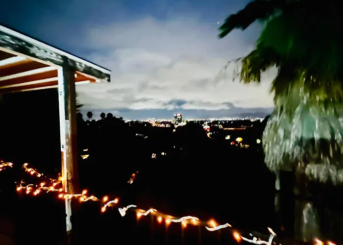 Women Only Oasis In City Center Private Bedroom Large Estate View Pool Encino Hills Sherman Oaks 405-101 Xsepulveda
